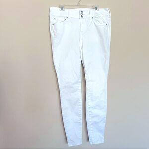Torrid Feel The Fit 3-Button Women's White Super Soft Jeans Jegging